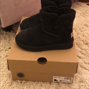 Toddler girl Uggs with how detail